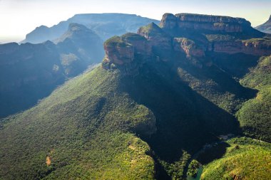 Blyde Nehri Kanyonu 'nun ve Graskop, Mpumalanga, Güney Afrika, Afrika' daki üç Rondavel 'in hava manzarası.