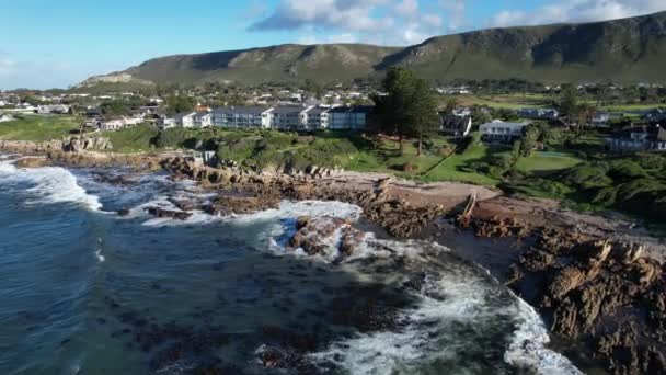 Luftaufnahme Der Küste Von Hermanus Westkap Südafrika Afrika — Stockvideo