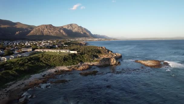 Luftaufnahme Der Küste Von Hermanus Westkap Südafrika Afrika — Stockvideo