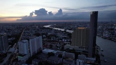Khlong San ve Chao Phraya nehrinin havadan görüntüsü Bangkok, Tayland, Güney Asya