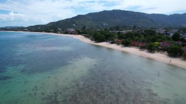 Koh Samui, Tayland 'daki Lamai sahilinin havadan görüntüsü. Yüksek kalite 4k görüntü