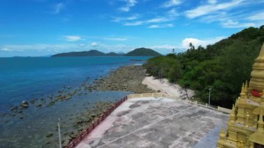 Wat Phra Chedi Laem So pagoda 'nın havadan görünüşü, Koh Samui, Tayland. Yüksek kalite 4k görüntü