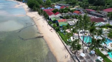 Koh Samui, Tayland 'daki Lamai sahilinin havadan görüntüsü. Yüksek kalite 4k görüntü
