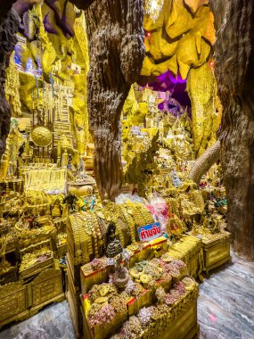 Wat Manewong ya da Maniwong tapınağı Nakhon Nayok, Tayland 'da. Yüksek kalite fotoğraf