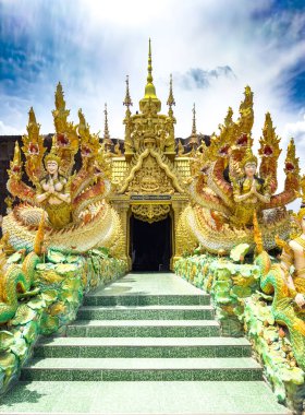 Wat Manewong ya da Maniwong tapınağı Nakhon Nayok, Tayland 'da. Yüksek kalite fotoğraf