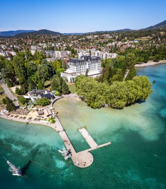 Annecy Şehir Merkezi 'nin havadan görünüşü, Haute Savoie, Fransa, Avrupa' daki imparatorluk veya imparatorluk plajı