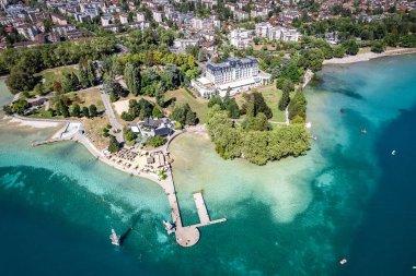 Annecy Şehir Merkezi 'nin havadan görünüşü, Haute Savoie, Fransa, Avrupa' daki imparatorluk veya imparatorluk plajı