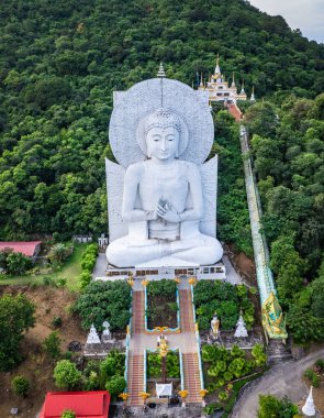 Wat Tham Phrao Krang tapınağının havadan görünüşü Lopburi, Tayland, Güney Asya