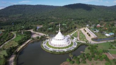 Wat Saeng Tham Wang Khao Khiao veya Phra Maha Chedi Si Saeng Tham Wisutthimongkol Nakhon Ratchasima, Tayland, Güney Doğu Asya