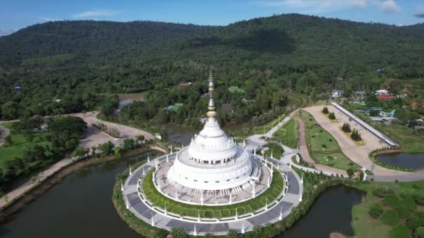 Wat Saeng Tham Wang Khao Khiao Phra Maha Chedi Saeng — Vídeo de Stock