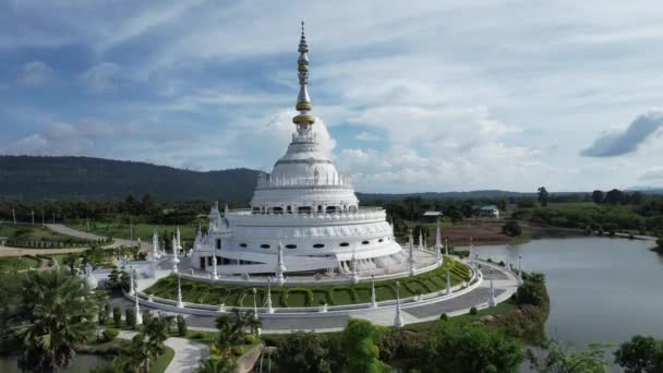 Nakhon Ratchasima的Wat Saeng Tham Wang Khao Khiao或Phra Maha Chedi Saeng — 图库视频影像