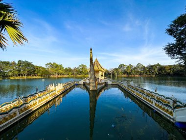 Wat Sa Prasan Suk veya Wat Ban Na Muang Ubon, Tayland 'daki tekne tapınağı. Yüksek kalite fotoğraf