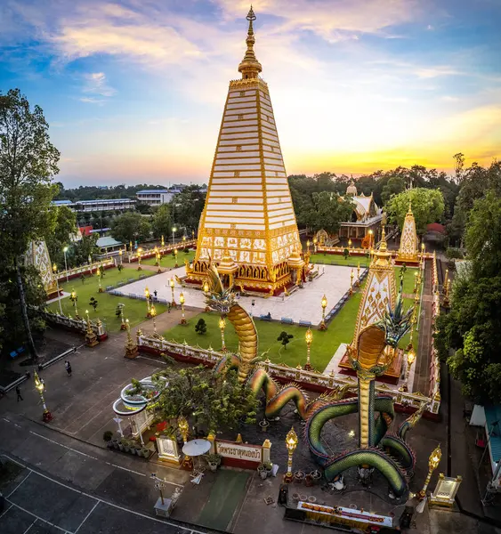 Wat Phra 'nın Ubon, Tayland, Güney Doğu Asya' daki Nong Bua manzarası.