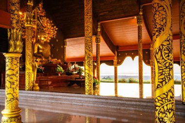 Wat Sirindhorn Wararam Ubon, Tayland, Güney Doğu Asya 'da parlayan tapınak