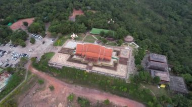 Wat Sirindhorn Wararam 'ın Ubon, Tayland, Güney Doğu Asya' daki parlayan tapınağı.