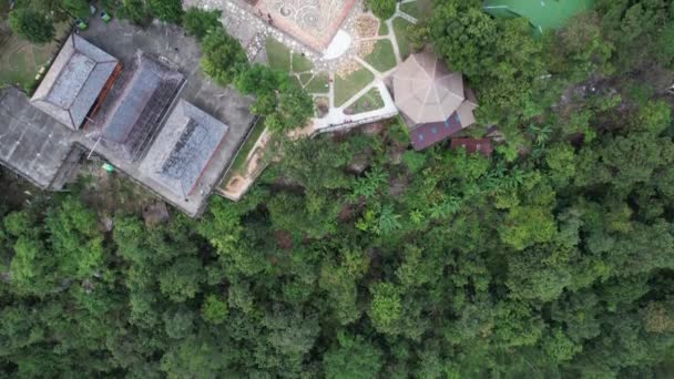 Vista Aérea Del Templo Brillante Wat Sirindhorn Wararam Ubon Tailandia — Vídeo de stock