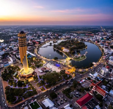 Tayland, Güney Asya 'daki Roi Et Kulesi' nin havadan görüntüsü