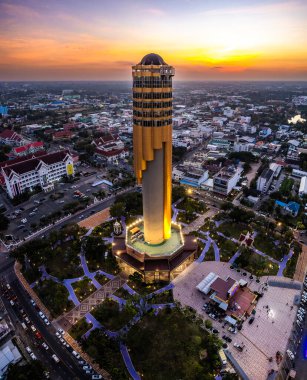 Tayland, Güney Asya 'daki Roi Et Kulesi' nin havadan görüntüsü