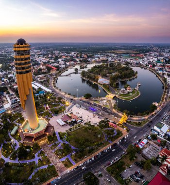 Tayland, Güney Asya 'daki Roi Et Kulesi' nin havadan görüntüsü