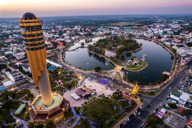 Tayland, Güney Asya 'daki Roi Et Kulesi' nin havadan görüntüsü