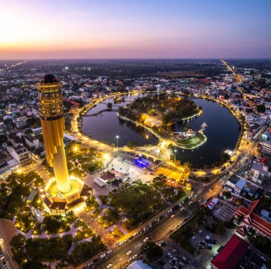 Tayland, Güney Asya 'daki Roi Et Kulesi' nin havadan görüntüsü