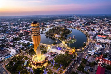 Tayland, Güney Asya 'daki Roi Et Kulesi' nin havadan görüntüsü
