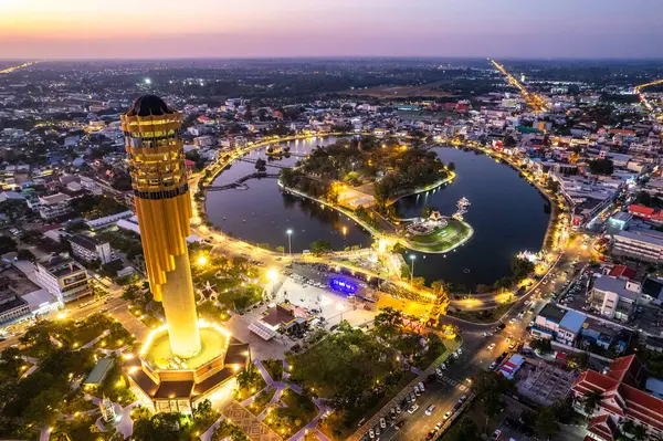 Tayland, Güney Asya 'daki Roi Et Kulesi' nin havadan görüntüsü