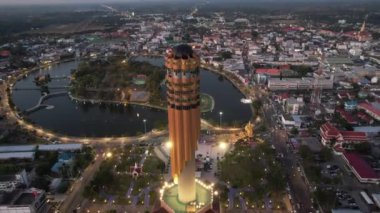 Tayland, Güney Asya 'daki Roi Et Kulesi' nin havadan görüntüsü