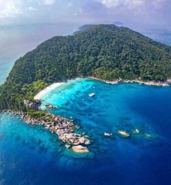 Phang Nga, Tayland, Güney Asya 'daki Similan adasının havadan görünüşü