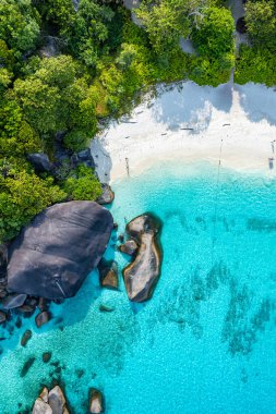 Phang Nga, Tayland, Güney Asya 'daki Similan adasının havadan görünüşü