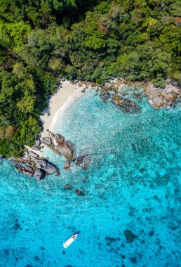 Phang Nga, Tayland, Güney Asya 'daki Similan adasının havadan görünüşü