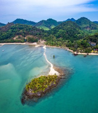 Koh Yao Noi, Phang nga, Tayland 'daki Koh Nok kumsalının havadan görünüşü