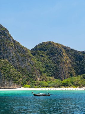 Maya Körfezi 'nin Koh Phi Leh, Krabi, Tayland' daki havadan görünüşü