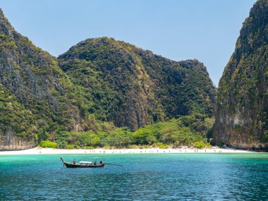 Maya Körfezi 'nin Koh Phi Leh, Krabi, Tayland' daki havadan görünüşü