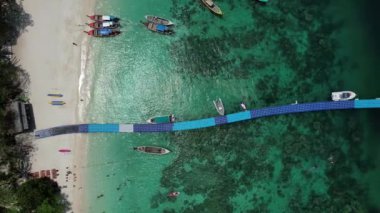 Mercan adasının ya da Koh 'un havadan görünüşü hey Phuket, Tayland, Güney Asya