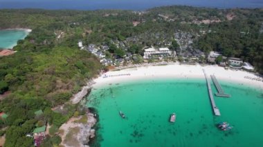 Tayland, Phuket 'teki Raya Adası olarak da bilinen Koh Racha Yai' deki Siyam Körfezi 'nin havadan görünüşü.