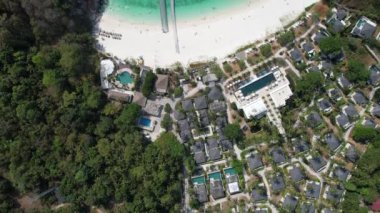 Tayland, Phuket 'teki Raya Adası olarak da bilinen Koh Racha Yai' deki Siyam Körfezi 'nin havadan görünüşü.