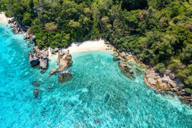 Phang Nga, Tayland, Güney Asya 'daki Similan adasının havadan görünüşü