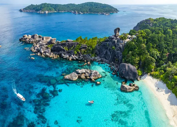 Phang Nga, Tayland, Güney Asya 'daki Similan adasının havadan görünüşü