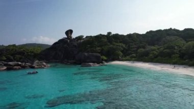 Phang Nga, Tayland, Güney Asya 'daki Similan adasının havadan görünüşü