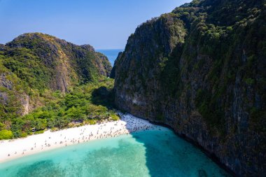 Maya Körfezi 'nin Koh Phi Leh, Krabi, Tayland' daki havadan görünüşü