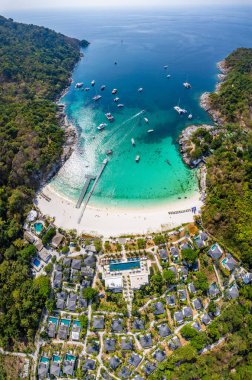 Tayland, Phuket 'teki Raya Adası olarak da bilinen Koh Racha Yai' deki Siyam Körfezi 'nin havadan görünüşü.