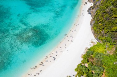 Maya Körfezi 'nin Koh Phi Leh, Krabi, Tayland' daki havadan görünüşü