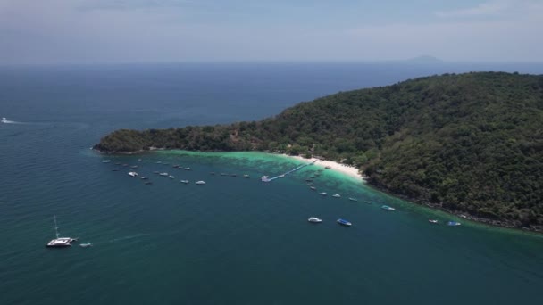 Αεροφωτογραφία Του Νησιού Coral Koh Hey Στο Πουκέτ Ταϊλάνδη Νοτιοανατολική — Αρχείο Βίντεο