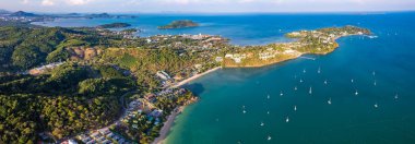 Phuket, Tayland, Güney Asya 'daki Ao Yon plajının havadan görüntüsü.