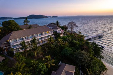 Phuket, Tayland, Güney Asya 'daki Panwa sahilinin havadan görüntüsü.