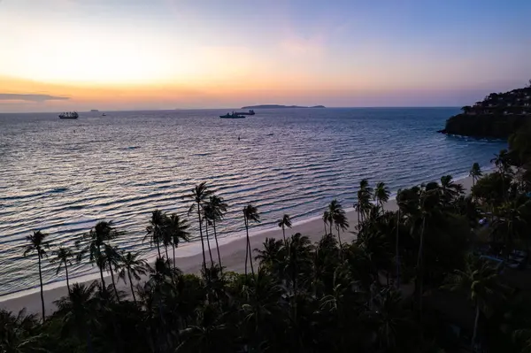 Phuket, Tayland, Güney Asya 'daki Panwa sahilinin havadan görüntüsü.