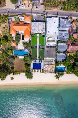 Phuket, Tayland, Güney Asya 'daki Panwa sahilinin havadan görüntüsü.