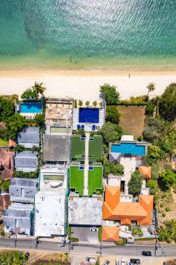 Phuket, Tayland, Güney Asya 'daki Panwa sahilinin havadan görüntüsü.