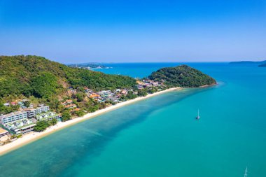 Phuket, Tayland, Güney Asya 'daki Panwa sahilinin havadan görüntüsü.